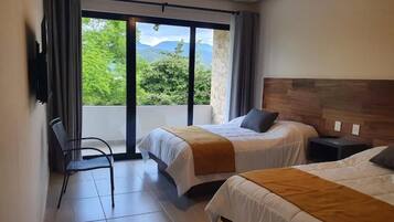 Zweibettzimmer, Balkon, Poolblick | Kostenloses WLAN