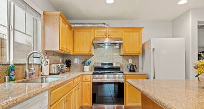 4BR Family Stay/5 bedsNear Victoria Gardens