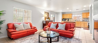 4BR Family Stay/5 bedsNear Victoria Gardens
