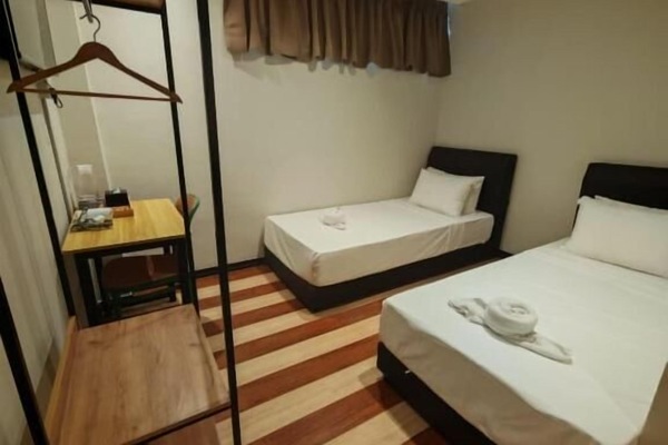 Standard Twin Room | Iron/ironing board, WiFi (free)