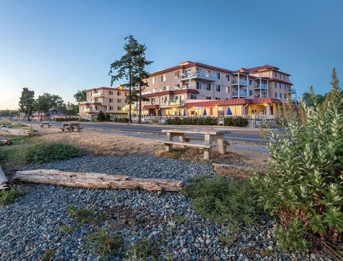 Blaine | Relaxing Beach Retreat | Pool + Beach