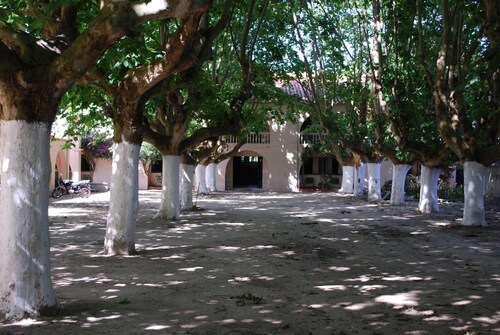 Peaceful Room with Modern Comforts Near Tamandare Square - 2.1 miles