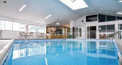 Serene Rooms Ideal Room for Short Getaways | Free Breakfast & Outdoor Pool