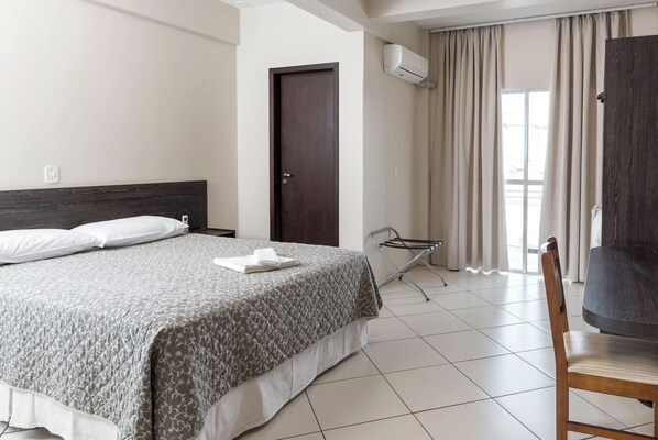 Room - Scenic Telêmaco Borba Stay with Rooftop Terrace & Garden (Telêmaco Borba)
