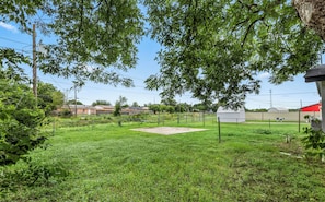 Property grounds - Near Airforce Base and Midwestern State. Walking distance to conveniance store. (Wichita Falls)