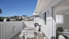 Outdoor dining - Ornos 3 Bedroom Apartment in Fingal Bay (Fingal Bay)