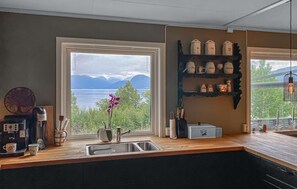 Interior - Gorgeous home in Tingvoll with house sea view (Tingvoll)