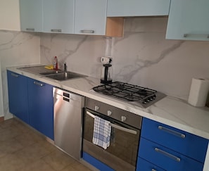 Private kitchen - A cozy place for a beach vacation for nice people (and their pets) (Lido degli Scacchi)