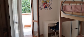 A cozy place for a beach vacation for nice people (and their pets)