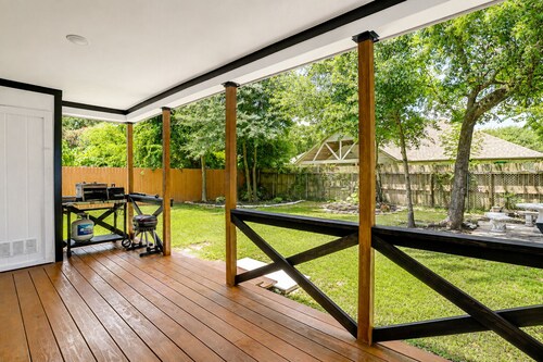 Cozy Modern Tomball Home, Family-Friendly & Spacious Backyard