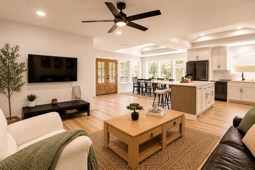 Cozy Modern Tomball Home, Family-Friendly & Spacious Backyard