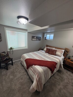 4 bedrooms, iron/ironing board, WiFi, bed sheets - Spacious 4-bedroom, 5 bed, Family House with AC in perfect Missoula location (Missoula)