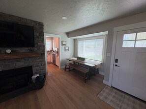 Interior - Spacious 4-bedroom, 5 bed, Family House with AC in perfect Missoula location (Missoula)