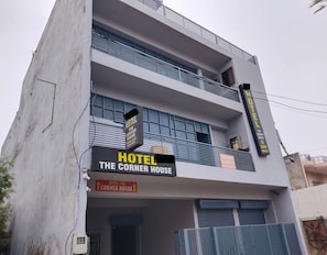 Exterior - Deluxe Hotel O Corner House (Ludhiana)