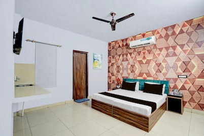 Deluxe Hotel O Corner House