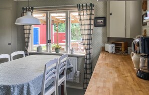 Kitchen - 2 bedroom lovely home in Ljungbyholm (Ljungbyholm)