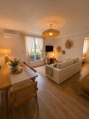 Living area - Vrbo Property (Calvi)