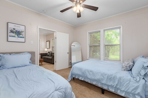 Cozy updated duplex located conveniently close to town!