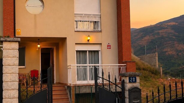 Exterior - House with a View of Vineyards (Pet-Friendly) (Villamartín de Valdeorras)