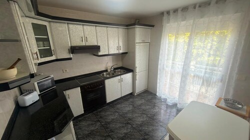 House with a View of Vineyards (Pet-Friendly)