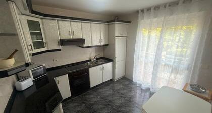 House with a View of Vineyards (Pet-Friendly)