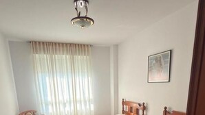 3 bedrooms, WiFi, bed sheets - House with a View of Vineyards (Pet-Friendly) (Villamartín de Valdeorras)