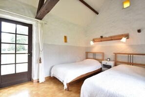 4 bedrooms, WiFi (free)