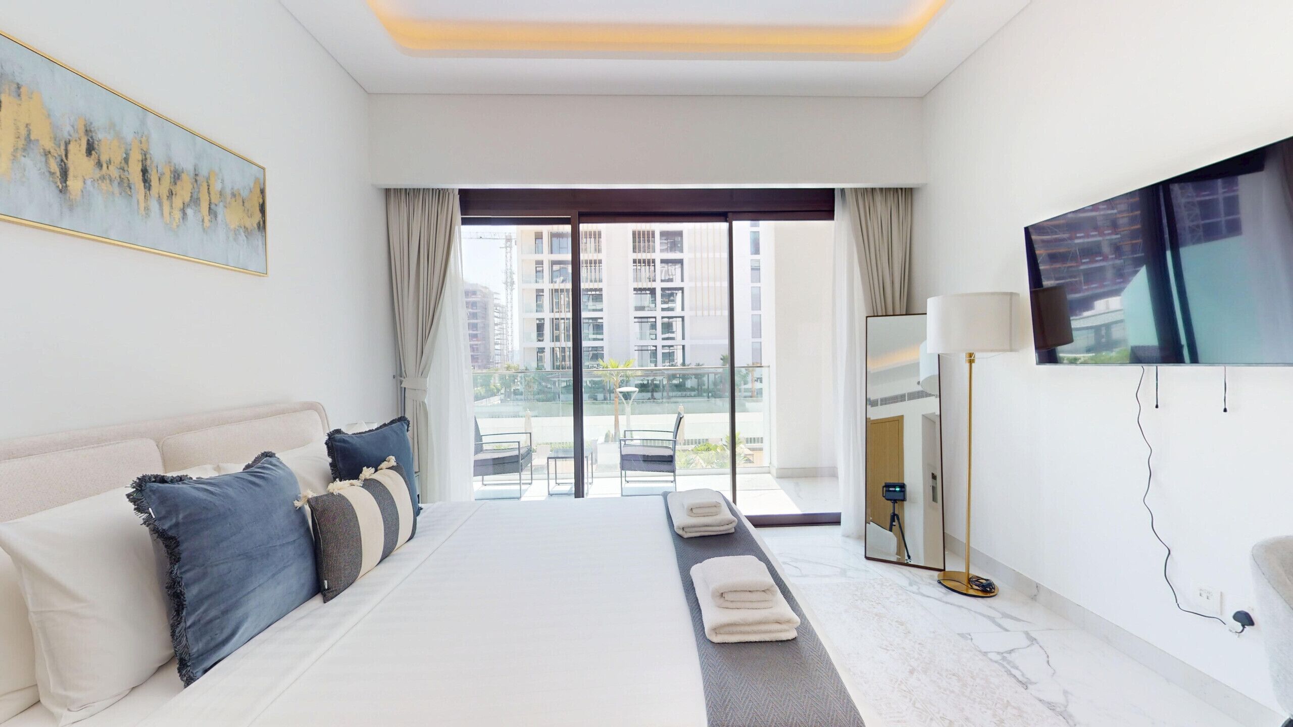 In-room safe, bed sheets