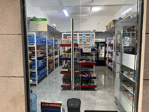 Gift shop - Luxury room Kileleshwa Nairobi Kenya  (Nairobi)