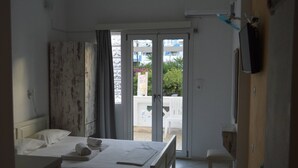 Unclassified image, 4 of 27, button - Small Studio With Balcony, Pool and Beach in 100m (Malevizi)