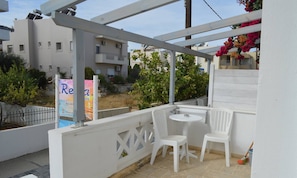 Unclassified image, 3 of 27, button - Small Studio With Balcony, Pool and Beach in 100m (Malevizi)