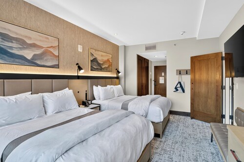 Ski Valet + Resort Pool + Hot Tubs | Valley Views | Riverfront Perch