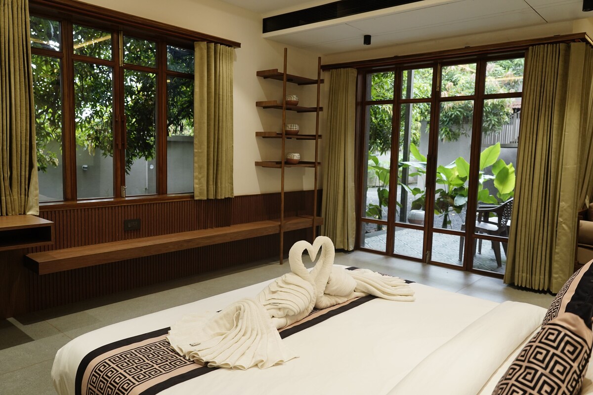 Superior Double Room, Garden View | Laptop workspace, WiFi (free)