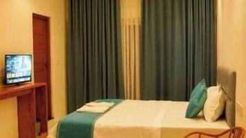 308 Standard Queen Room With Balcony | Free WiFi