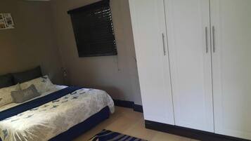 1 chambre, fer et planche à repasser, accès Internet, draps fournis