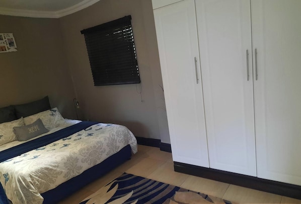 1 chambre, fer et planche à repasser, accès Internet, draps fournis