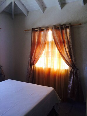 1 chambre, fer et planche à repasser, accès Internet, draps fournis