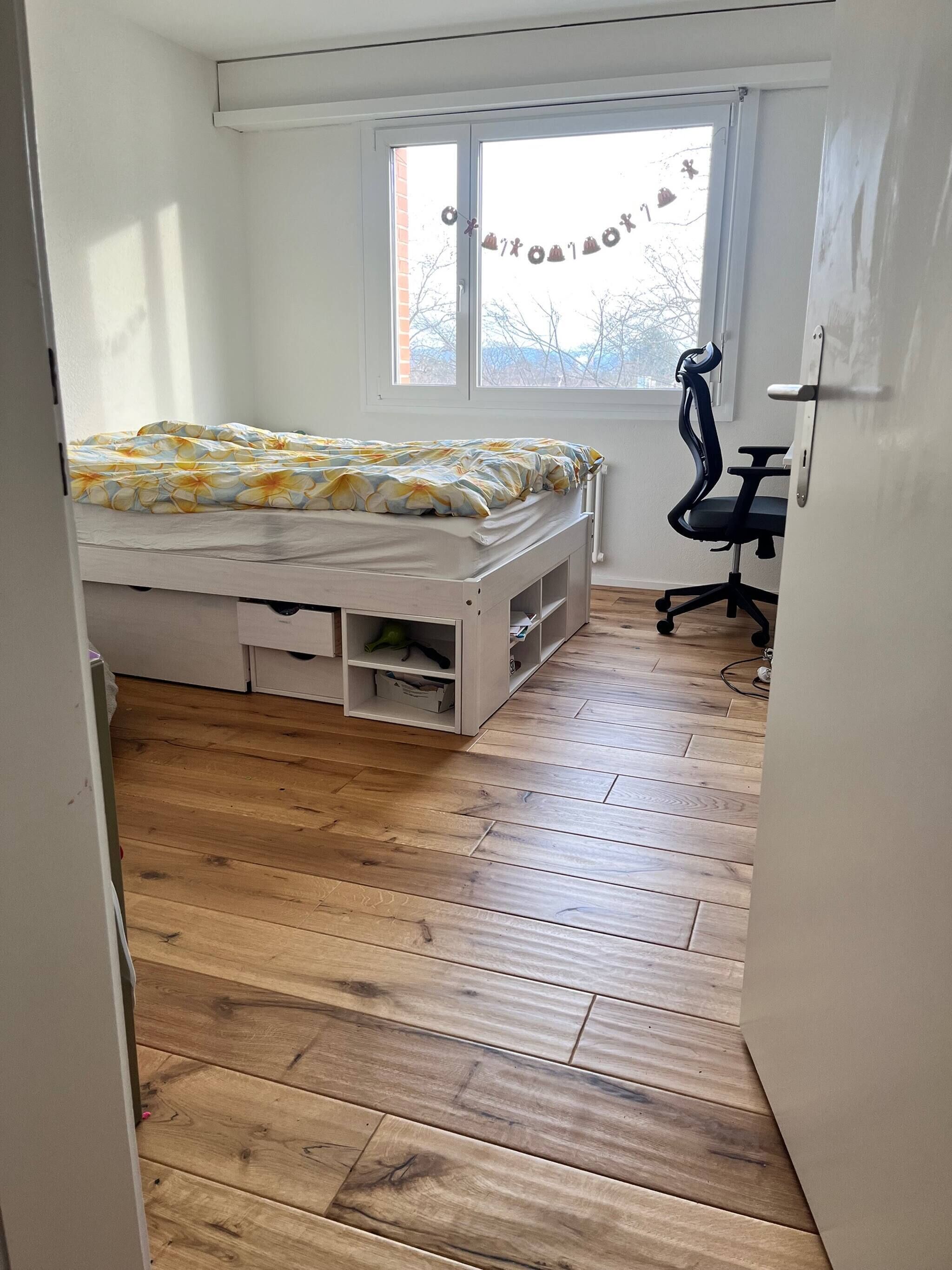 2 bedrooms, iron/ironing board, internet, bed sheets