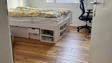 2 bedrooms, iron/ironing board, internet, bed sheets