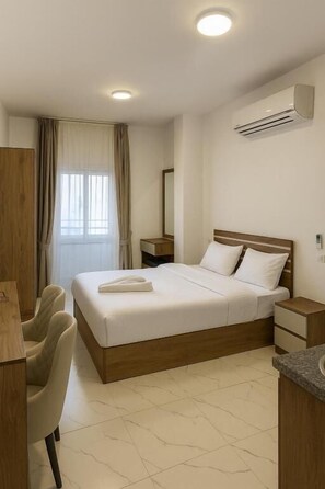 A hotel room with a bed, bedside table, chair, and a desk. - La prestigia Hurghada Apartment (Red Sea Governorate)