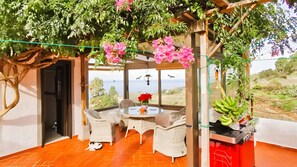 Outdoor dining - 'Finca De Los Frutales' with Sea View, Private Terrace and Wi-Fi (Icod de los Vinos)