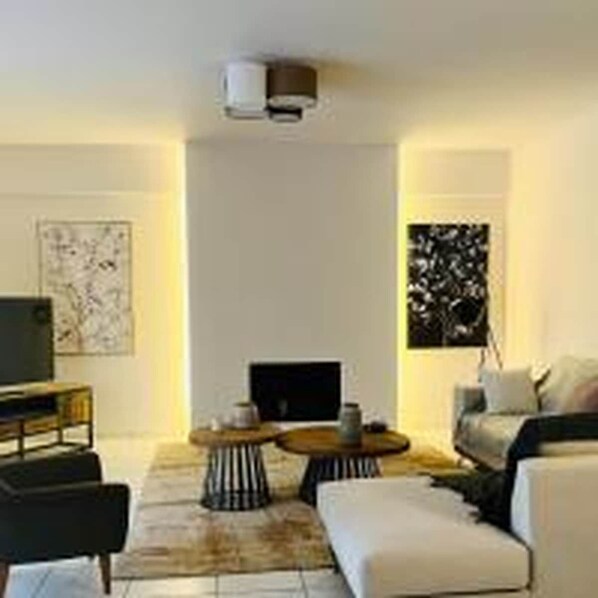 Sea la vie 19 living room evening