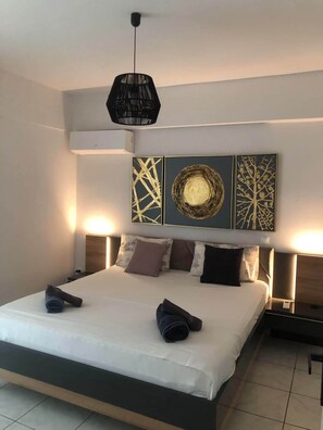 Room - To complete (Saronida)
