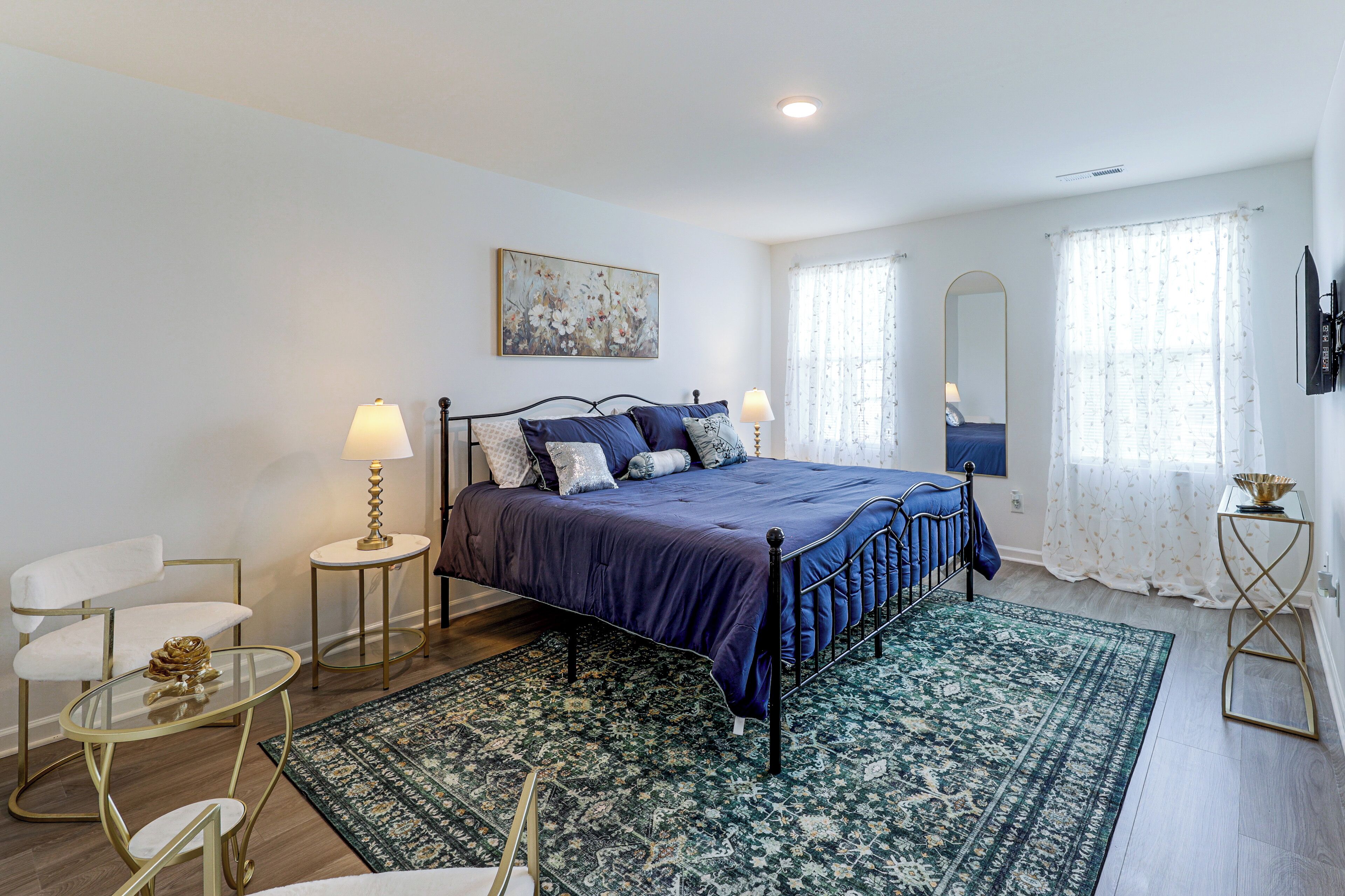6 bedrooms, iron/ironing board, Internet, bed sheets