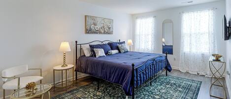 6 bedrooms, iron/ironing board, Internet, bed sheets