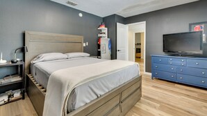 4 slaapkamers, een bureau, een strijkplank/strijkijzer, internet