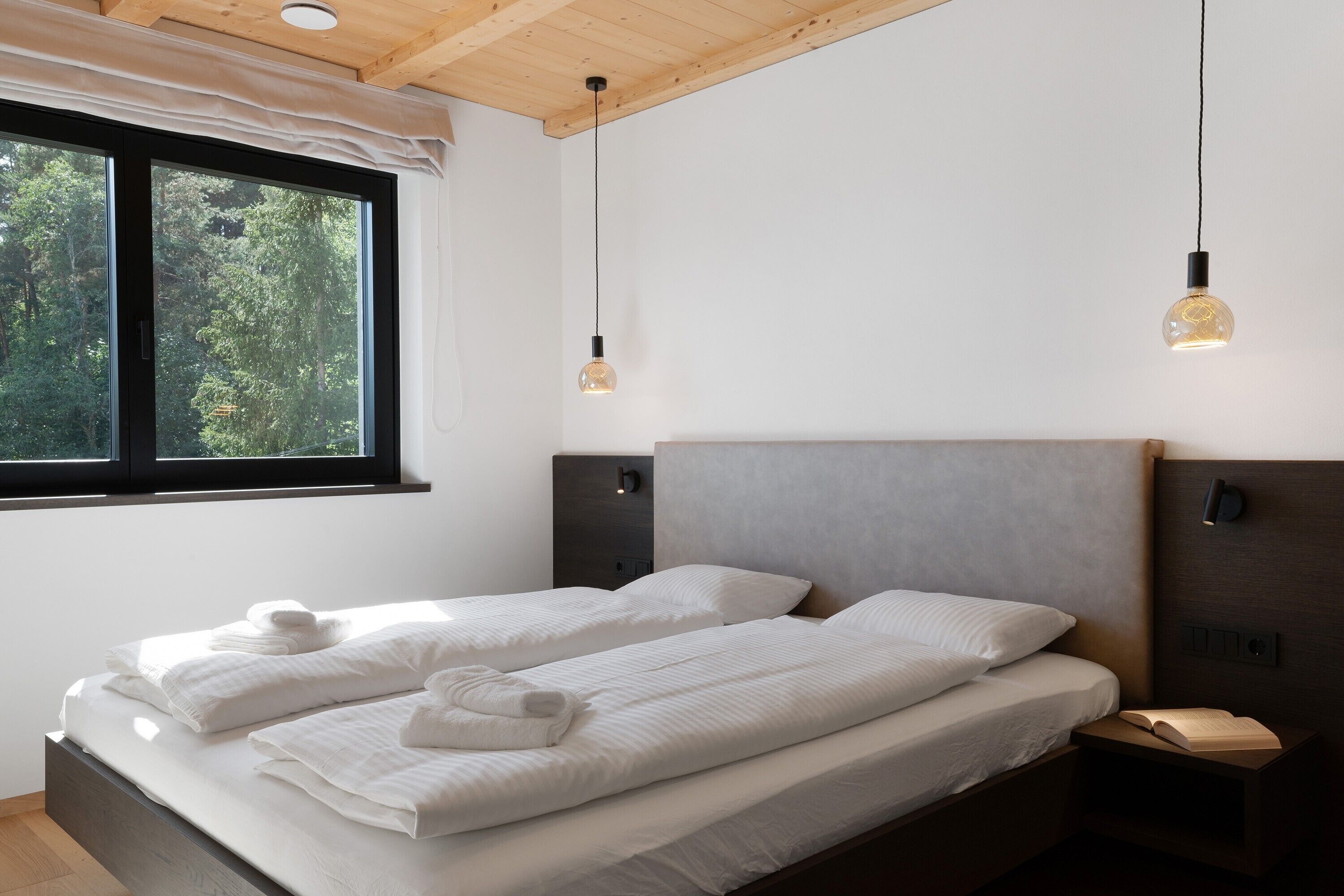 WiFi, bed sheets