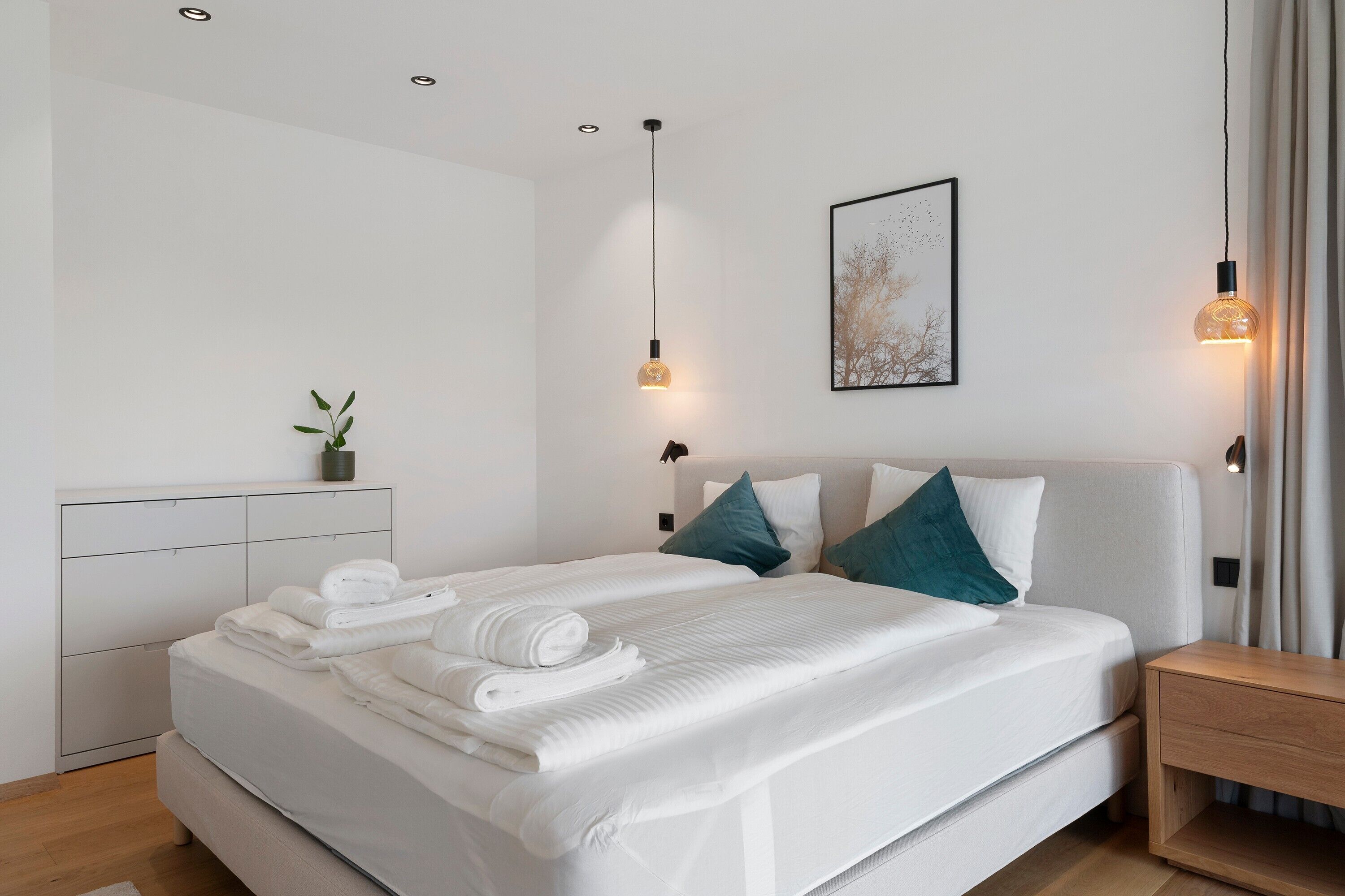 WiFi, bed sheets