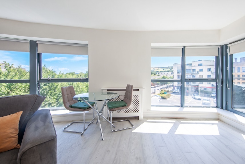 Modern 2-bed Near Luas & Dublin Mountains - blessington