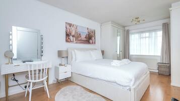 3 bedrooms, iron/ironing board, Internet, bed sheets